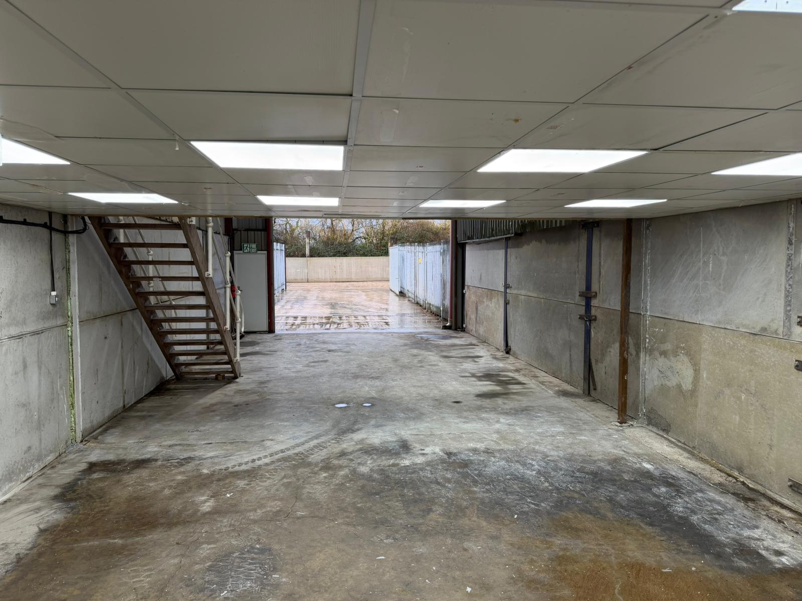 Industrial Unit in Bicester - photo 2